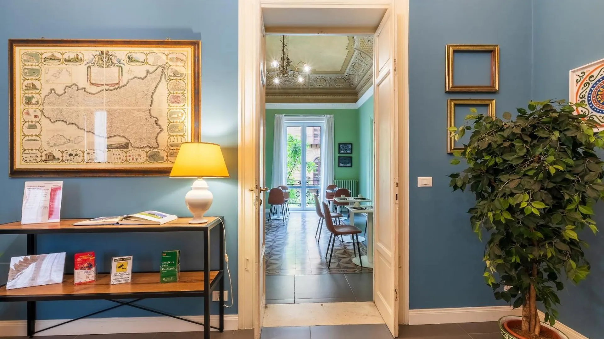 Casa Mo Room And Suite Palermo 3*,  Italy